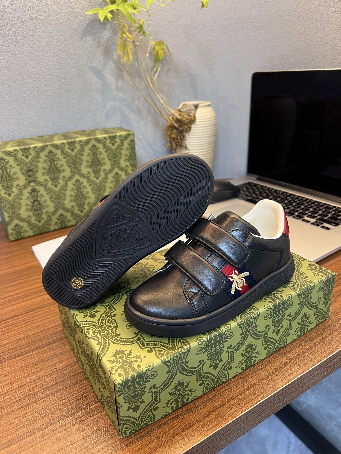 Children's shoes child